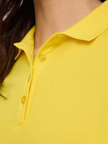 FALKE Shirt 'Essential' in Yellow