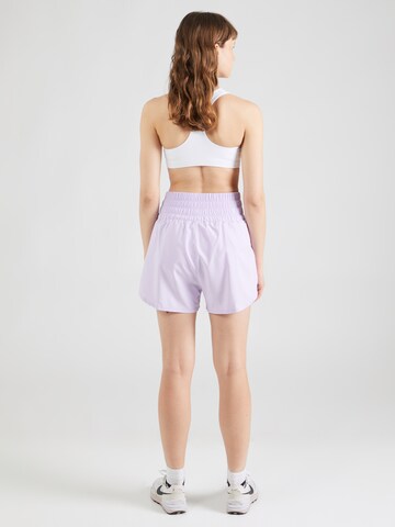 NIKE Regular Sportshorts 'ONE' in Lila