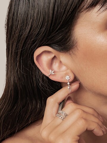 Hey Happiness Oorbellen 'Bloom Chain Stud Earrings & Blossom Ear Cuff Set' in Zilver
