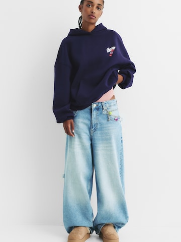 Pull&Bear Sweatshirt 'STWD CARAMELO' i blå: framsida