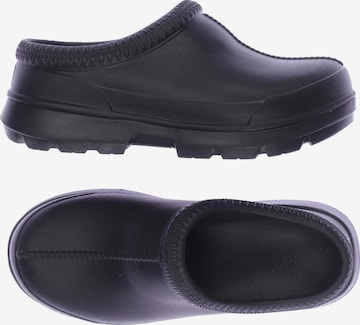 UGG Flats & Loafers in 41 in Black: front