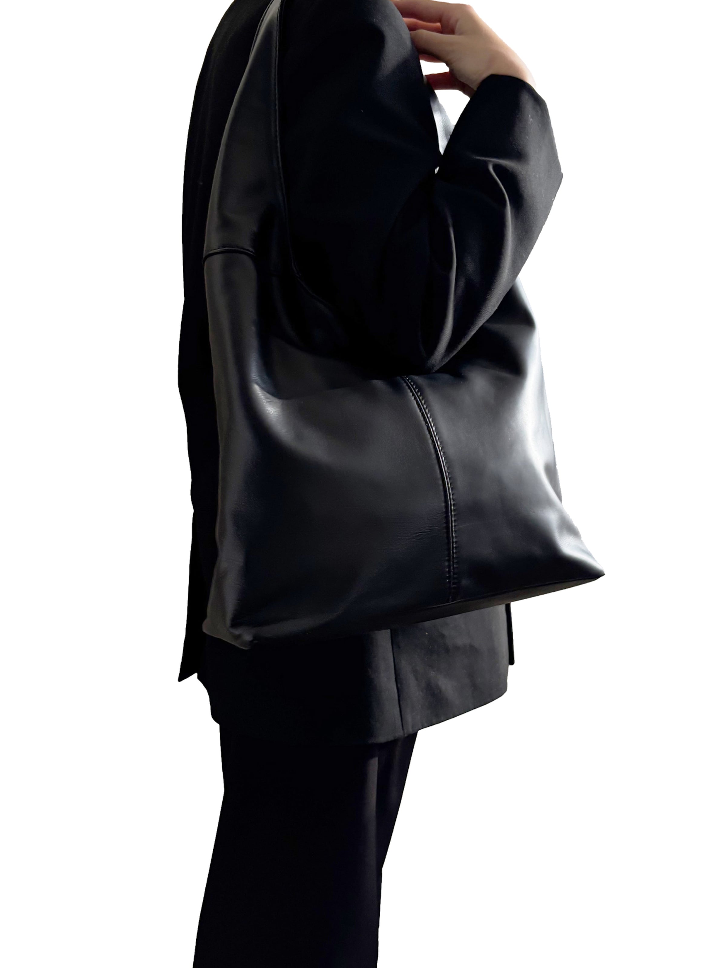 CHICCA BORSE Schoudertas in Zwart: voorkant