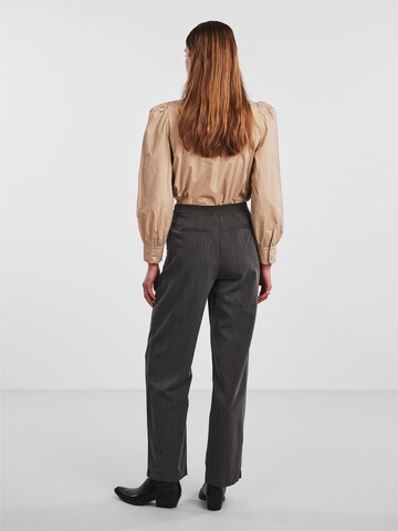 Y.A.S Regular Pleat-Front Pants 'PINLY' in Grey