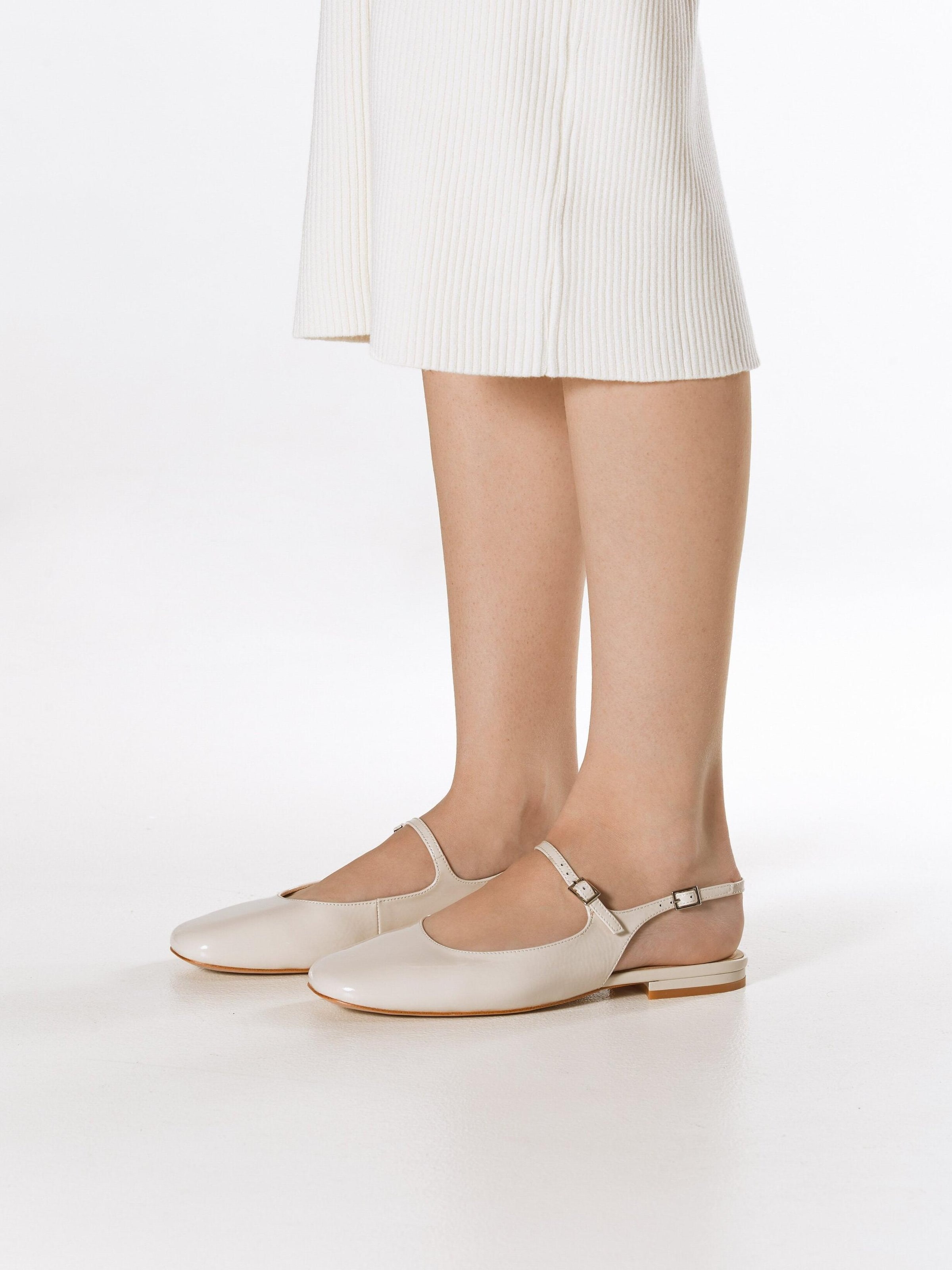 Estro Ballet Flats with Strap '501-02' in Beige: front