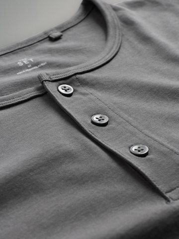 The Set Shirt in Grey