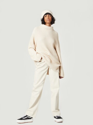 A LOT LESS Sweter 'Caro' w kolorze biały