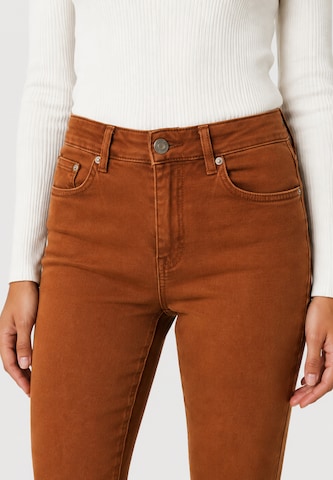 Slimfit Jeans di Elara in marrone