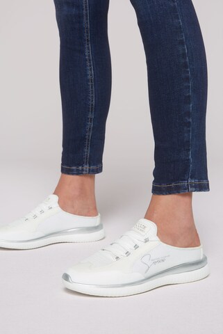 Soccx Sneakers in White: front