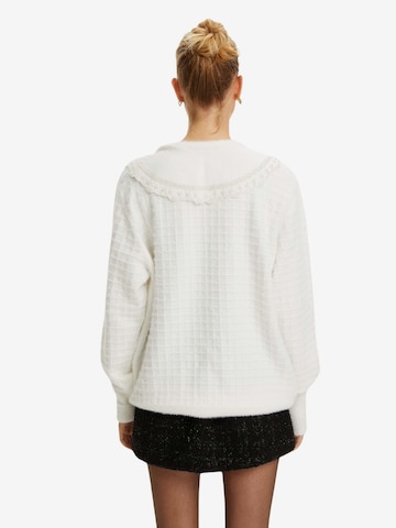 Pullover di NOCTURNE in bianco