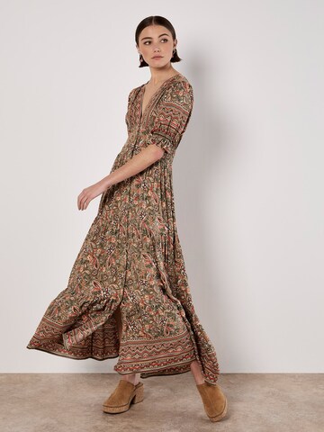 Apricot Sarasa Floral Maxi Dress ' ' in Grün