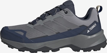 Chaussure basse 'Skychaser Ax5' ADIDAS TERREX en gris : devant