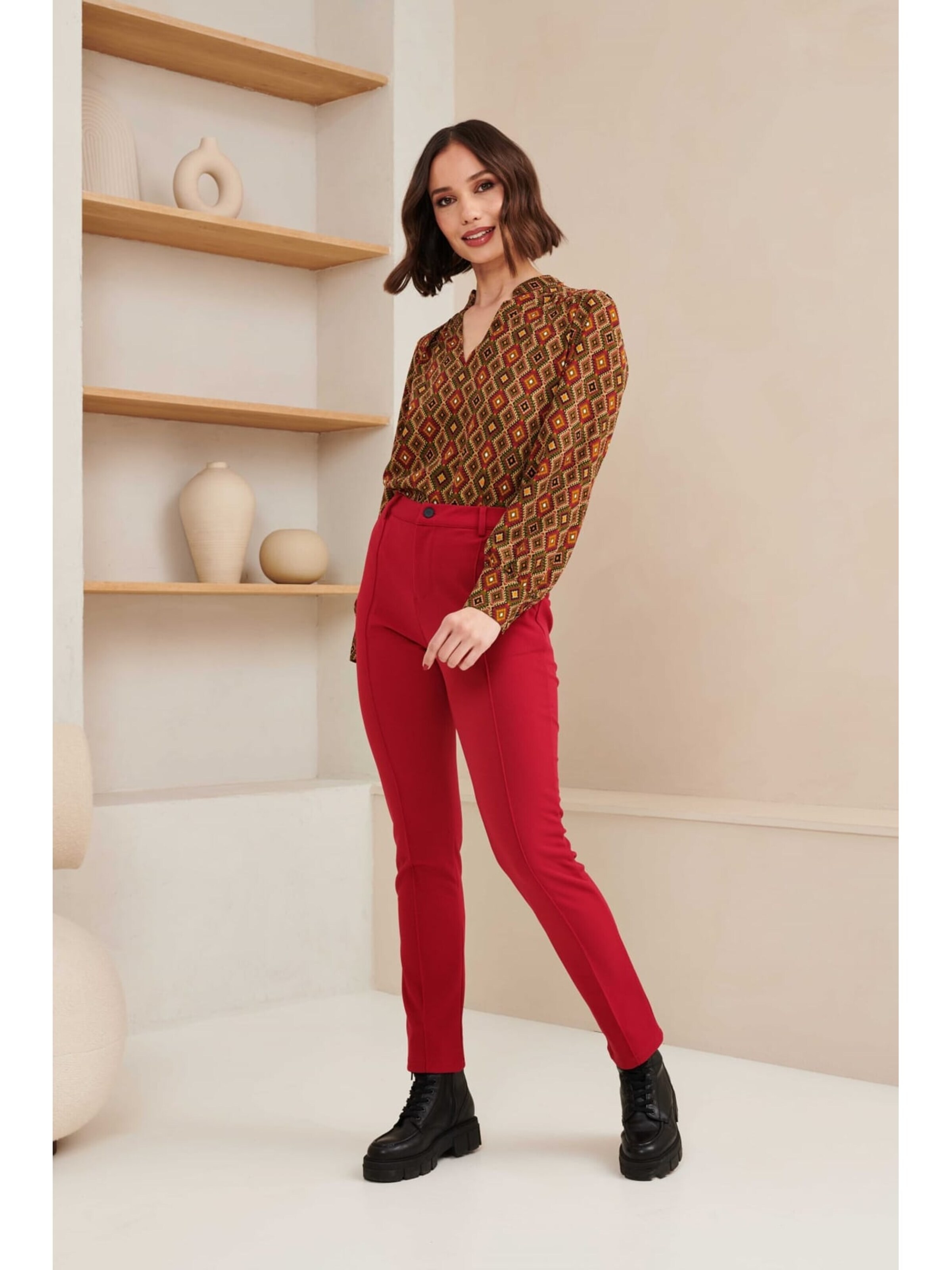 LOFTY MANNER Baggy Broek 'OK35 - Trouser Odessa' in Rood: voorkant