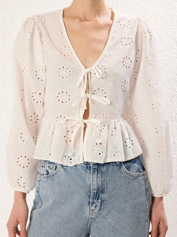 Trendyol Blouse in White