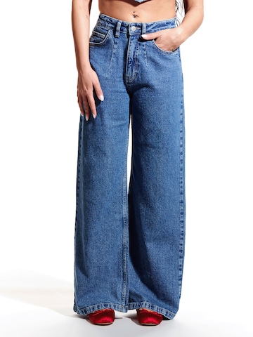 sry dad. co-created by ABOUT YOU Wide leg Jeans i blå