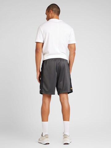 Nike Sportswear Regular Shorts 'Air' in Grau