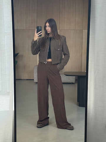 RÆRE by Lorena Rae Loosefit Παντελόνι πλισέ σε καφέ