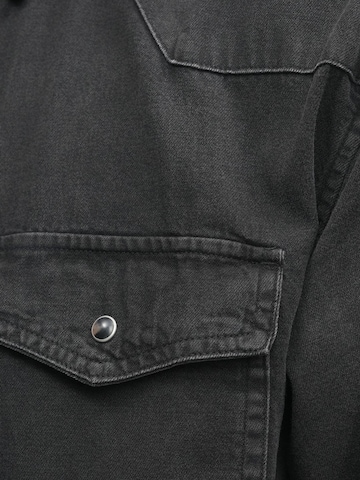 Abercrombie & Fitch Regular fit Риза в черно