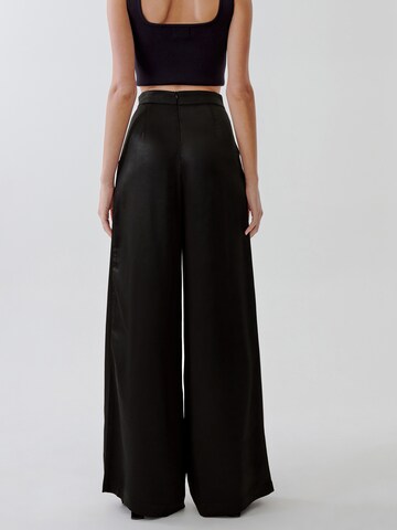 Tussah Loose fit Pleat-front trousers in Black: back