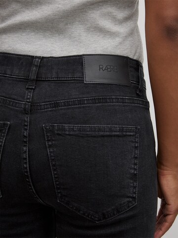 RÆRE by Lorena Rae Slimfit Jeans i svart