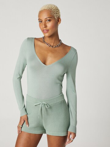 A LOT LESS Sweater 'Esther' in Green: front