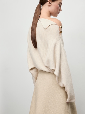 Pulover 'Twister' de la MANGO pe bej: față