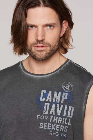 CAMP DAVID Muskelshirt Oil Dyed mit Label Prints in Schwarz