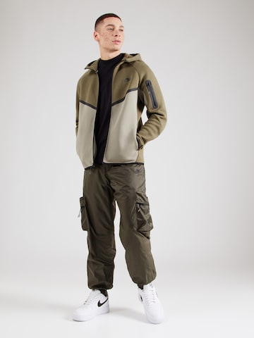 Nike Sportswear - Sudadera con cremallera 'Tech Fleece' en verde