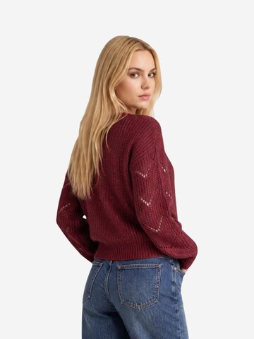Pullover 'JDYBADUT L/S V-NECK STRUC GLITT PULL KNT 15302387' di JDY in rosso