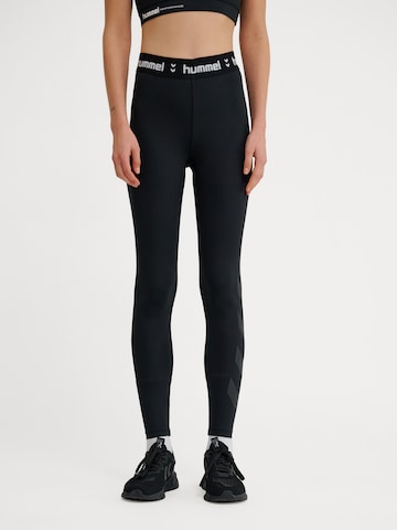 Hummel Slimfit Sportbroek in Zwart: voorkant