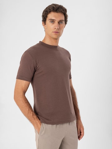 Antioch T-shirt i brun