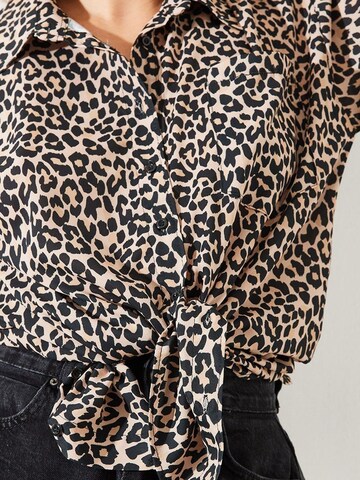 Bianco Lucci Blouse in Beige