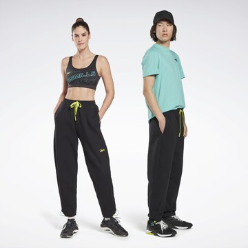 Reebok - Tapered Pantalón deportivo 'Les Mills®' en negro: frente