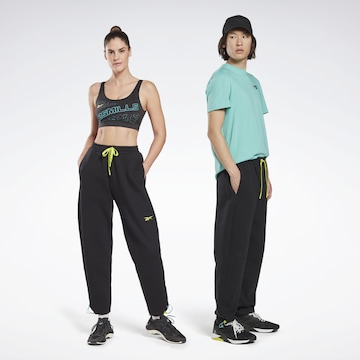 Reebok Tapered Sportbroek 'Les Mills®' in Zwart: voorkant