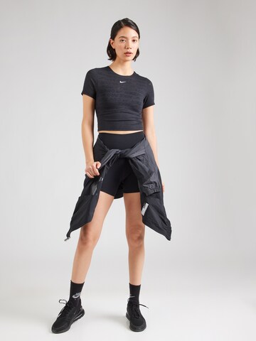 NIKE Λειτουργικό μπλουζάκι σε μαύρο