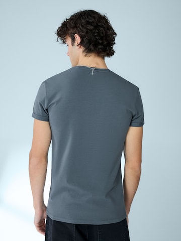Bershka T-Shirt in Grau