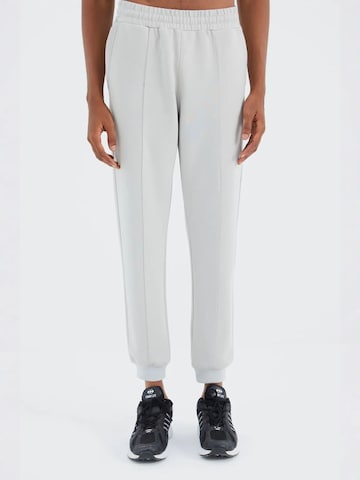 Pantalon Tommy Life en gris : devant
