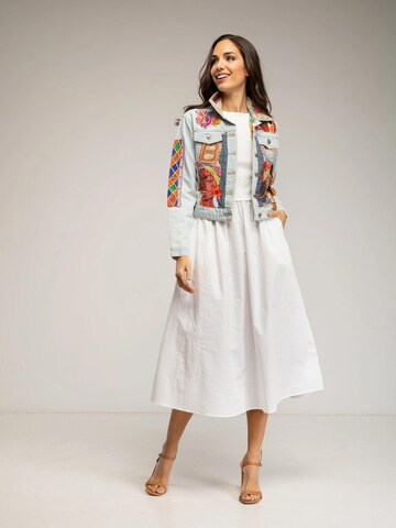 Tantra - Chaqueta de entretiempo 'Chaqueta denim con dibujo africano bordado y lentejuelas' en azul