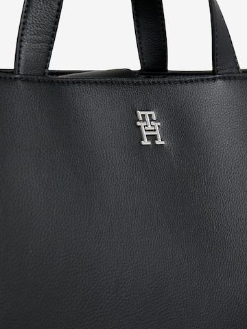 TOMMY HILFIGER Handtasche 'Essential' in Schwarz