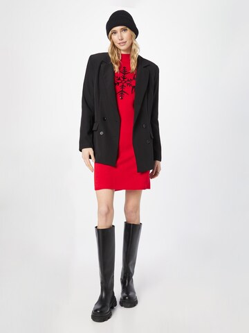 PIECES - Vestido de punto 'FORA CHRISTMAS' en rojo