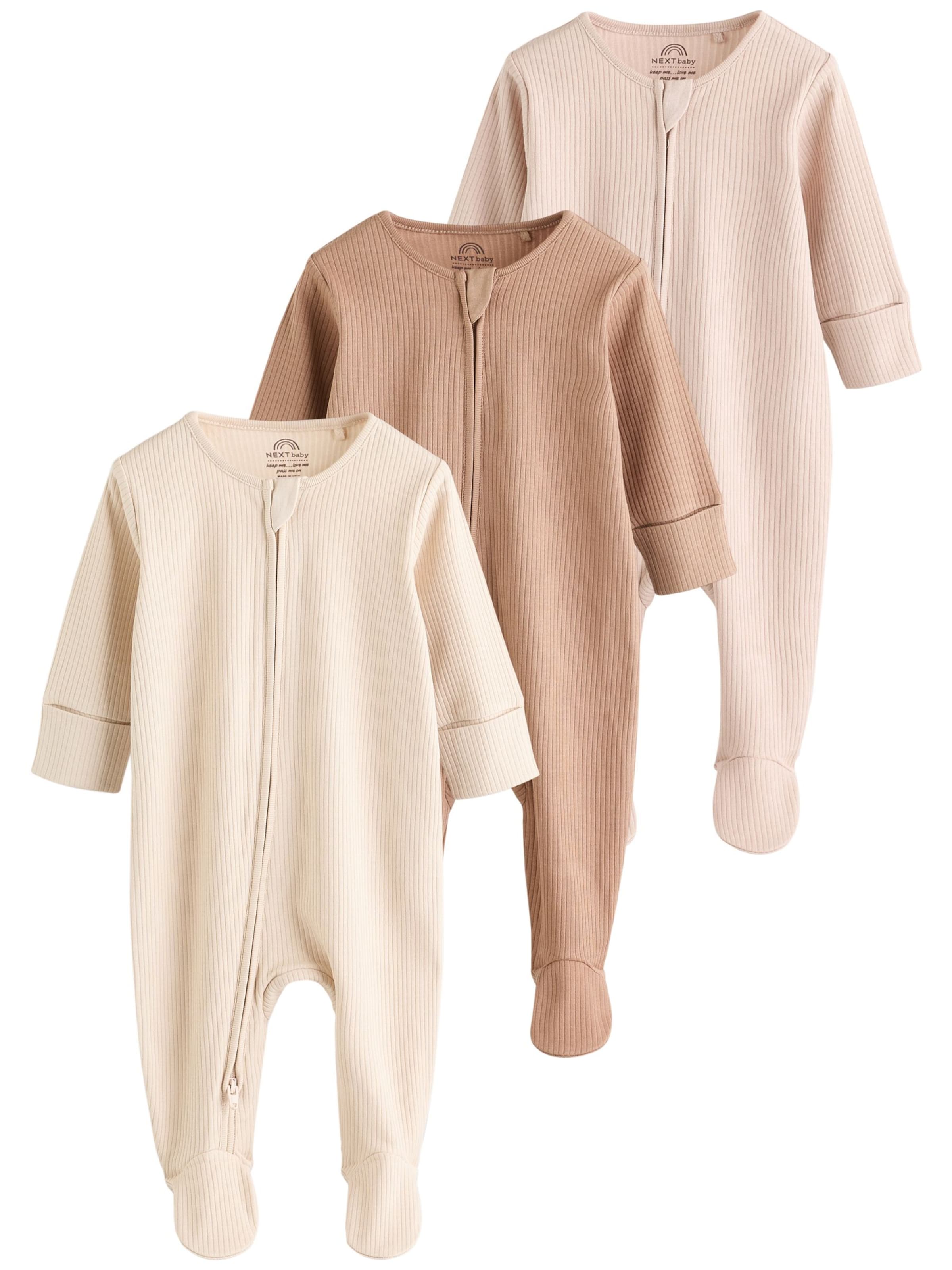 Pijamale de la Next pe bej: față