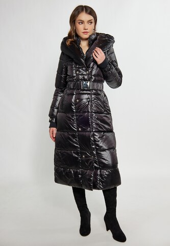 faina Winter Coat in Black: front