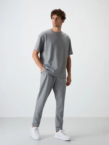 Survêtement Tommy Life en gris : devant