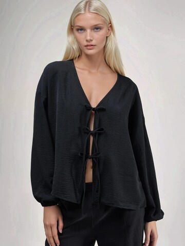 Hiccup Blouse in Black: front