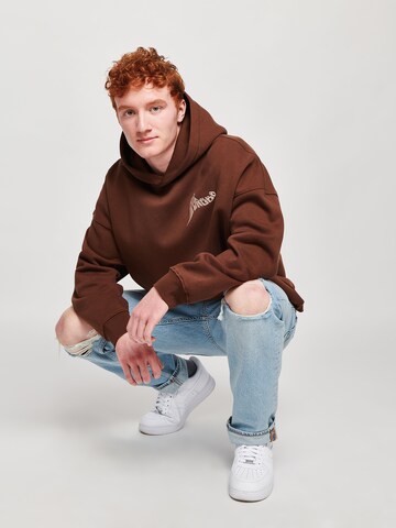 ABOUT YOU x StayKid Sweatshirt 'BENJAMIN' in Bruin