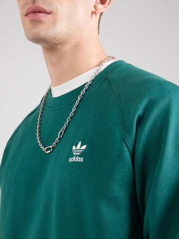ADIDAS ORIGINALS Bluzka sportowa 'Trefoil Essentials' w kolorze zielony