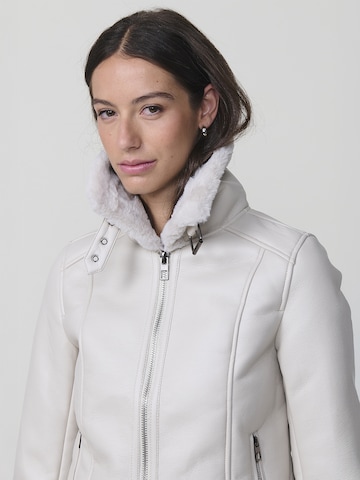 Veste mi-saison KOROSHI en blanc