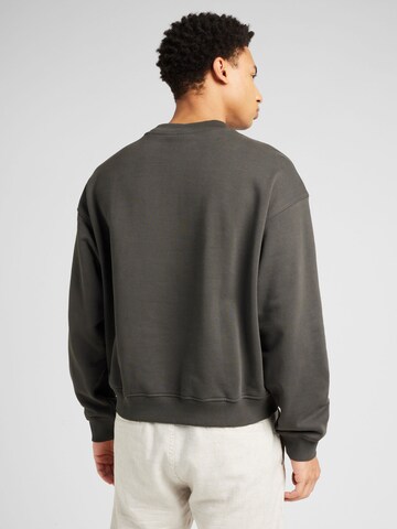 WEEKDAY Sweatshirt in Grijs