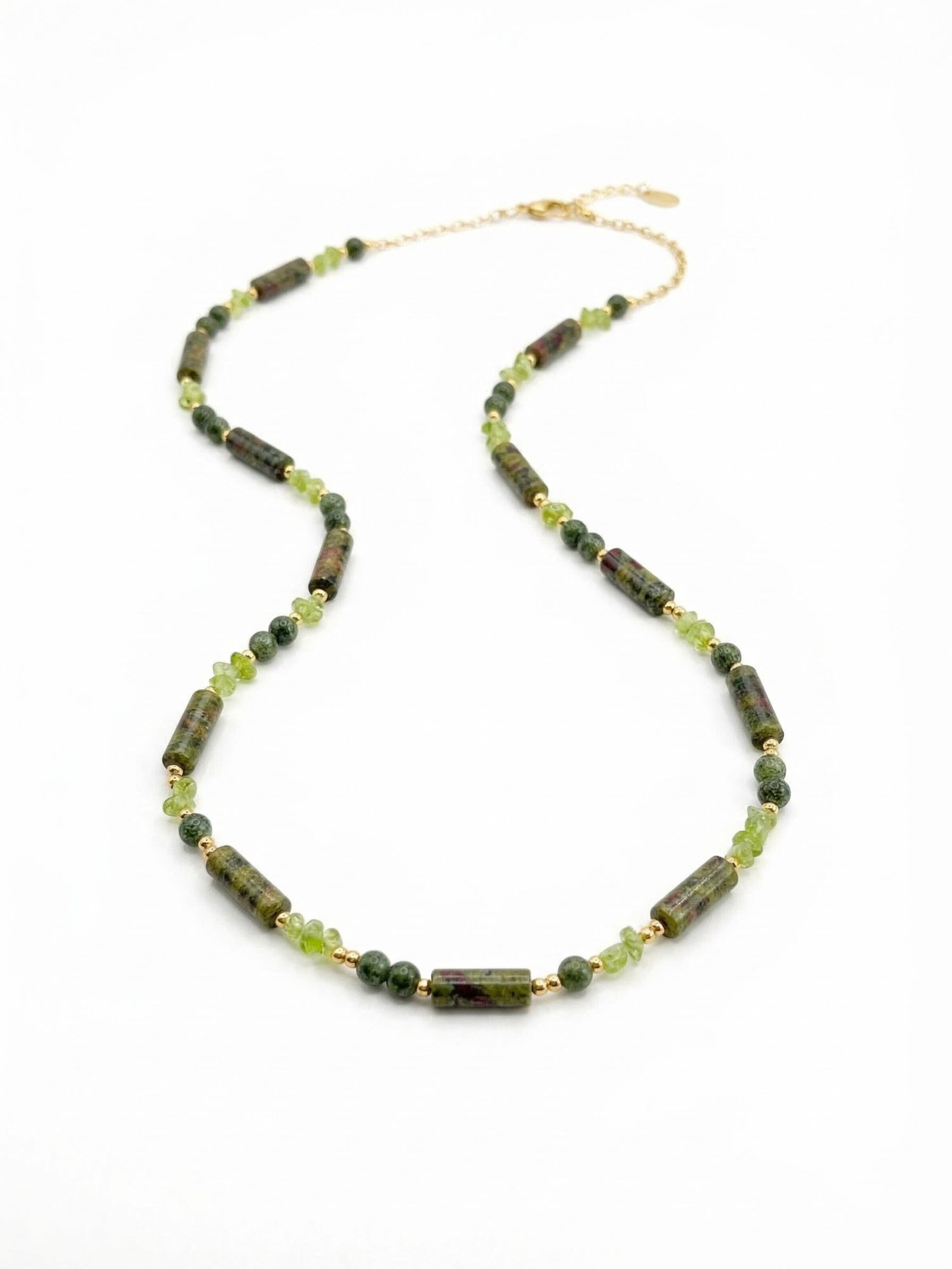 Nemomatheo Necklace 'Regenwald – Naturstein-Röhrenperlen' in Gold: front