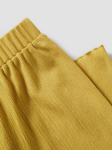Wide leg Pantaloni di MANGO in giallo