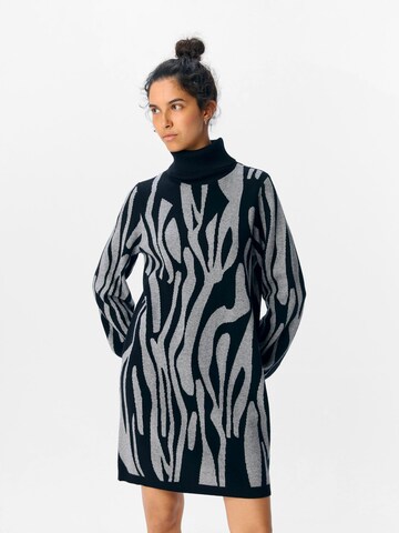 Robe 'OBJRay' OBJECT en noir : devant